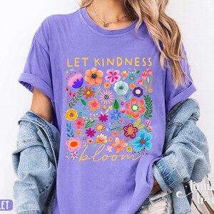 Camiseta "Deja que la bondad florezca", camiseta retro con flores para mujer, sudadera para educación especial, camiseta inspiradora para mujer, camiseta estética floral con bondad. imagen 8