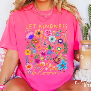 Camiseta "Deja que la bondad florezca", camiseta retro con flores para mujer, sudadera para educación especial, camiseta inspiradora para mujer, camiseta estética floral con bondad. imagen 3