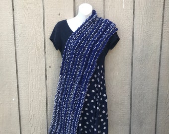 The Squoosh ~ loop scarf/ infinity scarf blue and white twists