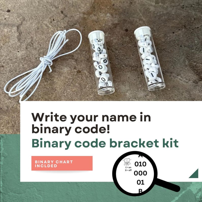 Pu&ograve; includere: Un kit braccialetto con codice binario con perline bianche e un cordoncino bianco. Il kit include una tabella binaria e il testo "Write your name in binary code! Binary code bracket kit."