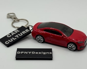 Porte-clés moulé sous pression personnalisé Audi RS 5 Coupé (rouge) | Porte-clés de voiture moulé sous pression personnalisé avec étiquette de culture automobile