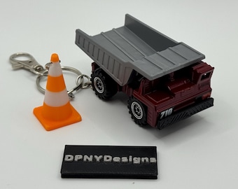 Portachiavi con autocarro con cassone ribaltabile (rosso/grigio) per operaio edile / Bulldozer, escavatore, autocarro con cassone ribaltabile pressofuso + targhetta a cono / Regalo per appassionati di edilizia