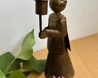 Candelabro infantil antiguo de latón para altar. Hecho en México.