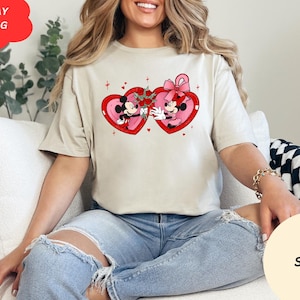 Maglietta retrò Disney Heart Locket Watercolor Mickey Minnie Mouse, viaggio di coppia abbinato per San Valentino a Disneyland, regalo per lui e lei