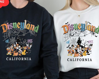 Retro Disneyland Halloween Shirt, Retro Disneyland Est 1955 Halloween Shirt, Mickey und Freund Halloween Shirt, Disney Familien Shirts