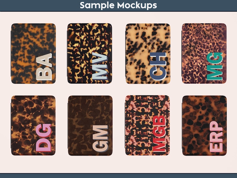 Op de afbeelding: Acht rechthoekige hoesjes met een schildpadpatroon. Elk hoesje heeft initialen in een contrasterende kleur, waaronder zilver, blauw en roze. De hoesjes worden gepresenteerd tegen een lichtbeige achtergrond.
