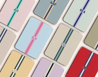 Spersonalizowane etui Kindle z imieniem i inicjałem na Kindle Paperwhite 2024 12. generacji 7" Colorsoft Signature z paskiem
