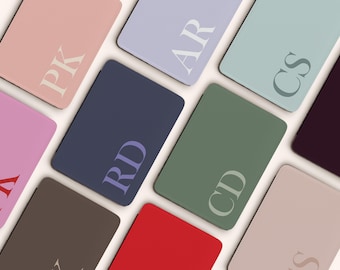 Spersonalizowane etui Kindle z imieniem i inicjałem na Kindle Paperwhite 2024 12. generacji 7" Colorsoft Signature z paskiem