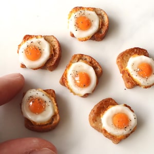 Miniature egg toast, Miniature food, Dollhouse food