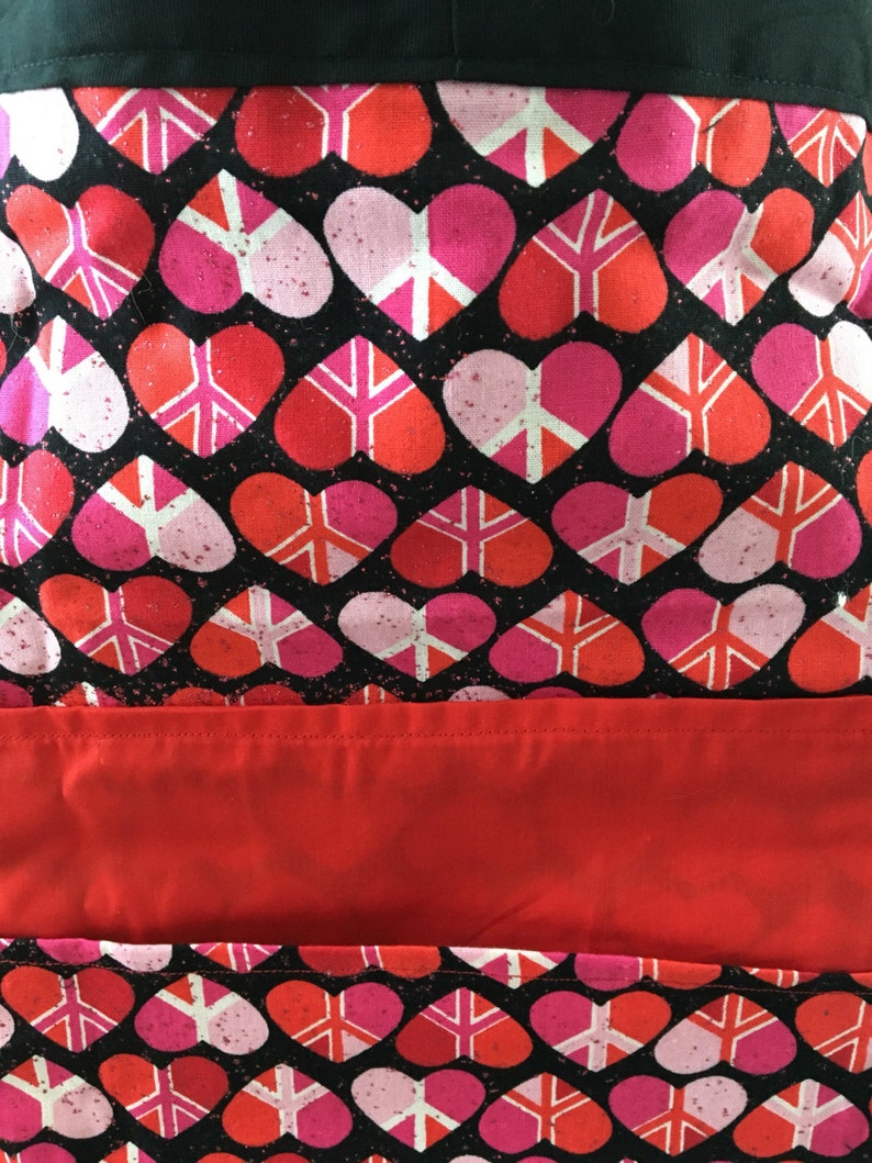 4 Pockets Vendor Half Apron Waist Craft Teacher Art iPad Colorful Red Pink Hearts Fabric