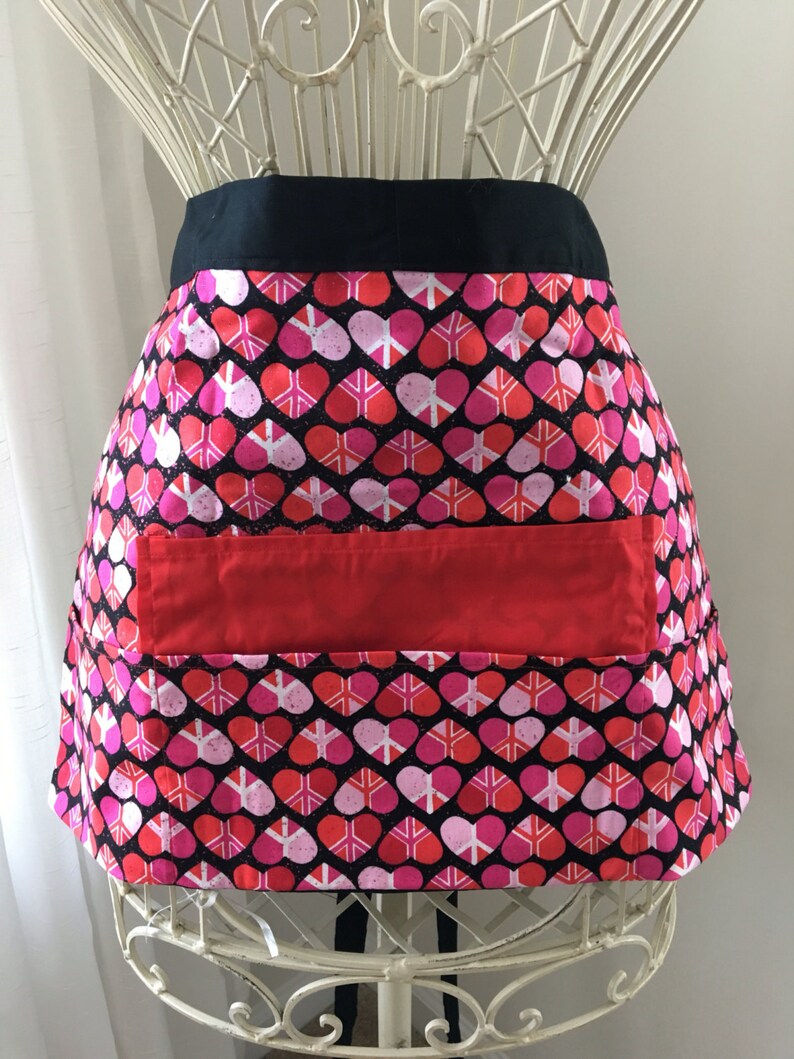 4 Pockets Vendor Half Apron Waist Craft Teacher Art iPad Colorful Red Pink Hearts Fabric