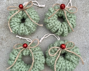 Crochet Christmas Mini Wreath Ornament (Set of 4)