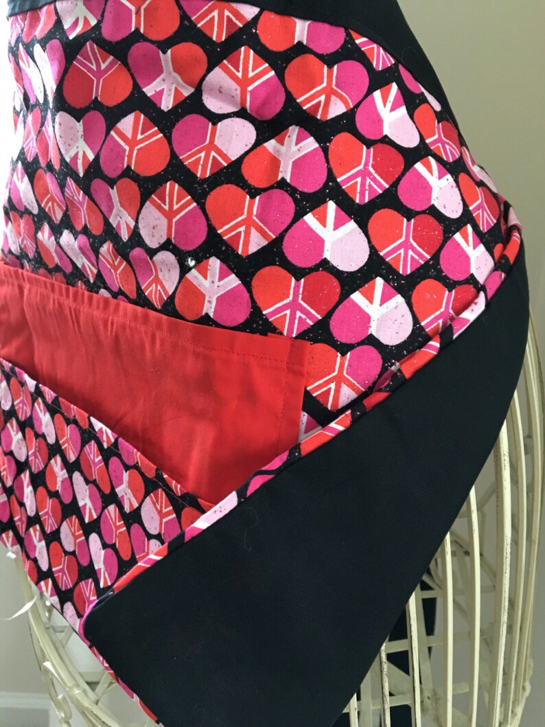 4 Pockets Vendor Half Apron Waist Craft Teacher Art iPad Colorful Red Pink Hearts Fabric