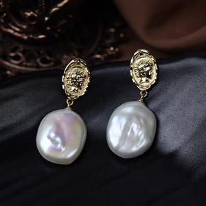 S925 whole body sterling silver-plated niche light luxury special-shaped baroque button natural freshwater pearl earrings wholesale