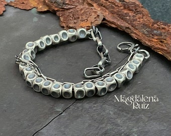 Rustieke kubusarmband in sterling zilver.