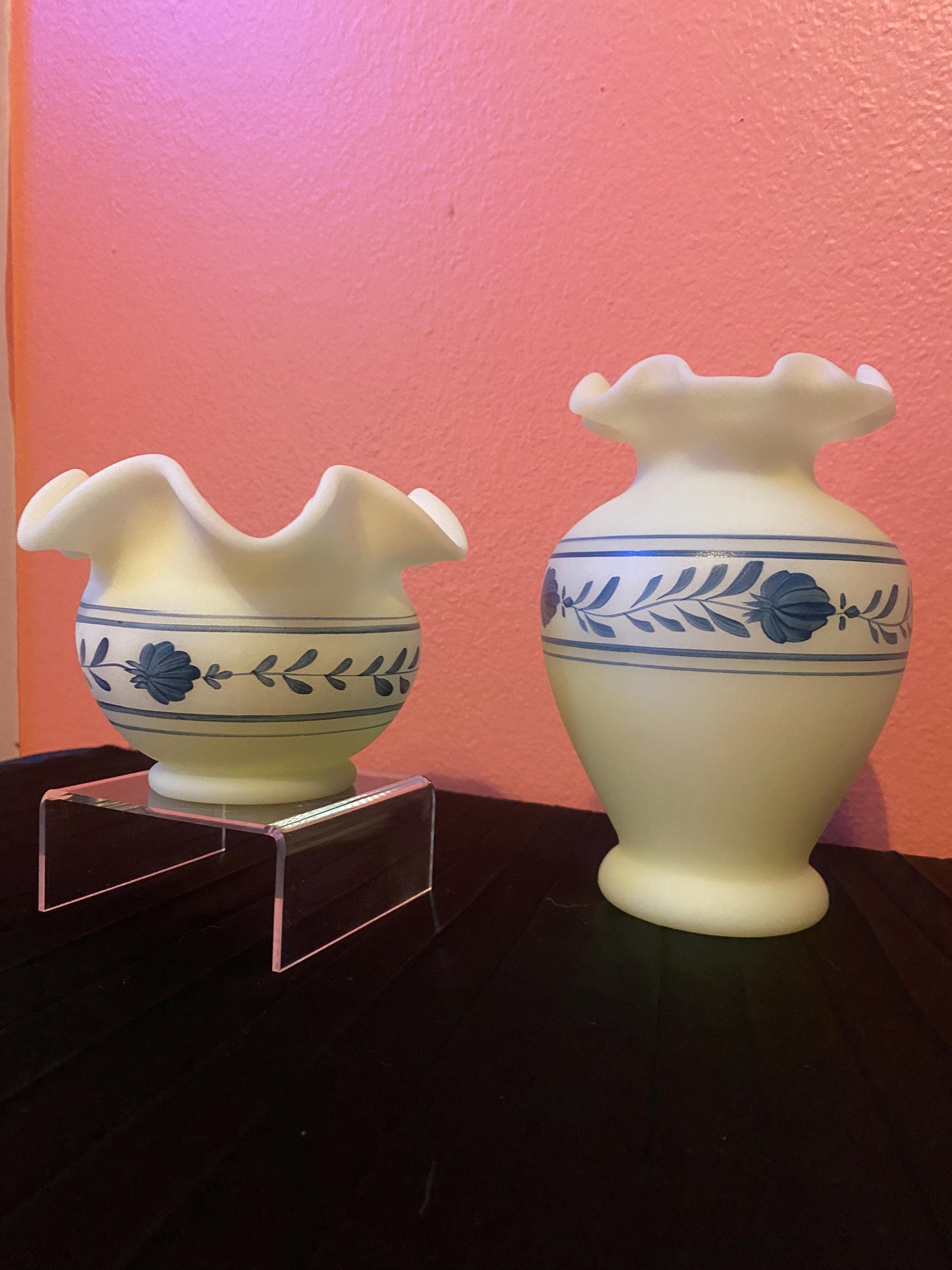 工芸品 Fenton Vaseline Uranium Custard Vase Fenton Custard Uranium Vase Set - Hand Painted - Uncommon Design