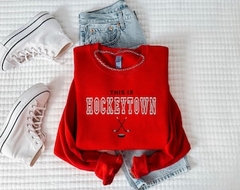 Detroit Hockeytown geborduurd sweatshirt met gekruiste hockeysticks