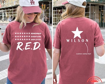 Camiseta personalizada roja "Remember Everyone Deployed", camiseta personalizada Comfort Colors para mamás militares, regalo patriótico para familias militares.