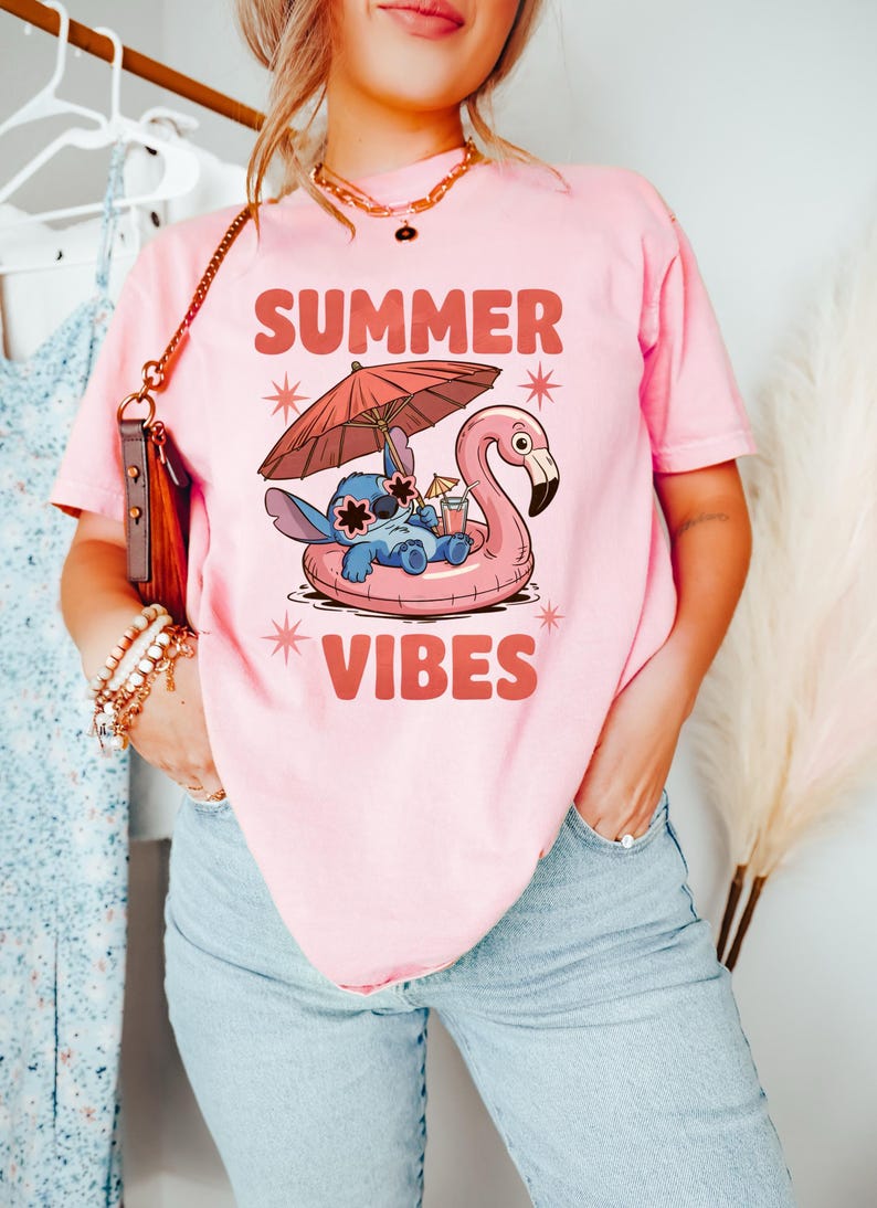 Stitch Summer Vibes T-Shirt, Stitch Summer Shirt, Summer Vibes Shirt, Disney Summer Shirt, Disney Vacation Shirt, Disney Family Shirt afbeelding 4
