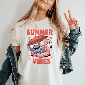 Stitch Summer Vibes T-Shirt, Stitch Summer Shirt, Summer Vibes Shirt, Disney Summer Shirt, Disney Vacation Shirt, Disney Family Shirt afbeelding 2