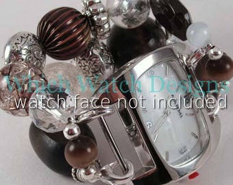 Beijo de Chocolate... Pulseira de Relógio Intercambiável Grossa Marrom e Transparente, Banhada a Prata, Elástica