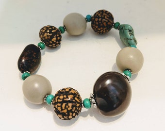 Noix naturelles, graines et bracelet stretch turquoise