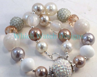 Elegância.. Colar chique de chiclete infantil branco, creme, dourado, cinza e cinza