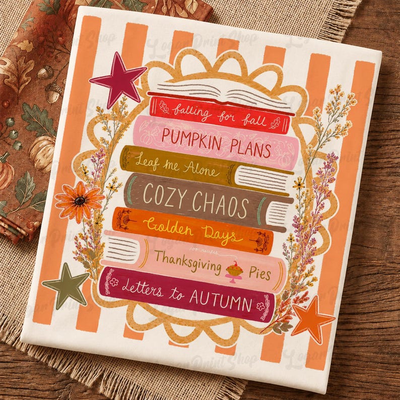 Puede incluir: Un letrero rectangular blanco con rayas verticales naranjas que presenta una pila de seis libros con los t&iacute;tulos: falling for fall, PUMPKIN PLANS, Leaf me Alone, COZY CHAOS, Golden Days, Thanksgiving Pies y Letters to AUTUMN, enmarcado por enredaderas florales y estrellas.