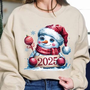 Sneeuwpop 2025, png, kerst- en nieuwjaarssneeuwpop met kerstmuts, digitale download voor vakantiecadeaus, kaarten en decoraties
