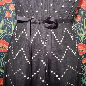 Vintage Y2K Bcbg Max Azria Black Embroidered Mesh Polka Dot Fit Flare Cocktail Dress bild 4