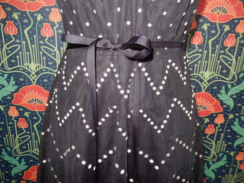 Vintage Y2K Bcbg Max Azria Black Embroidered Mesh Polka Dot Fit Flare Cocktail Dress bild 4