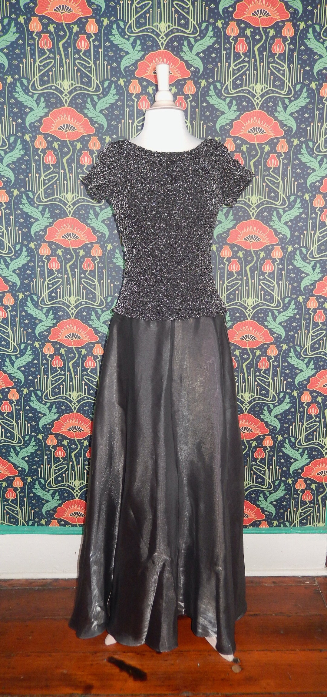 Vintage 90's Y2K Silver Iridescent Shiny Hoco Prom Formal Minimal Short