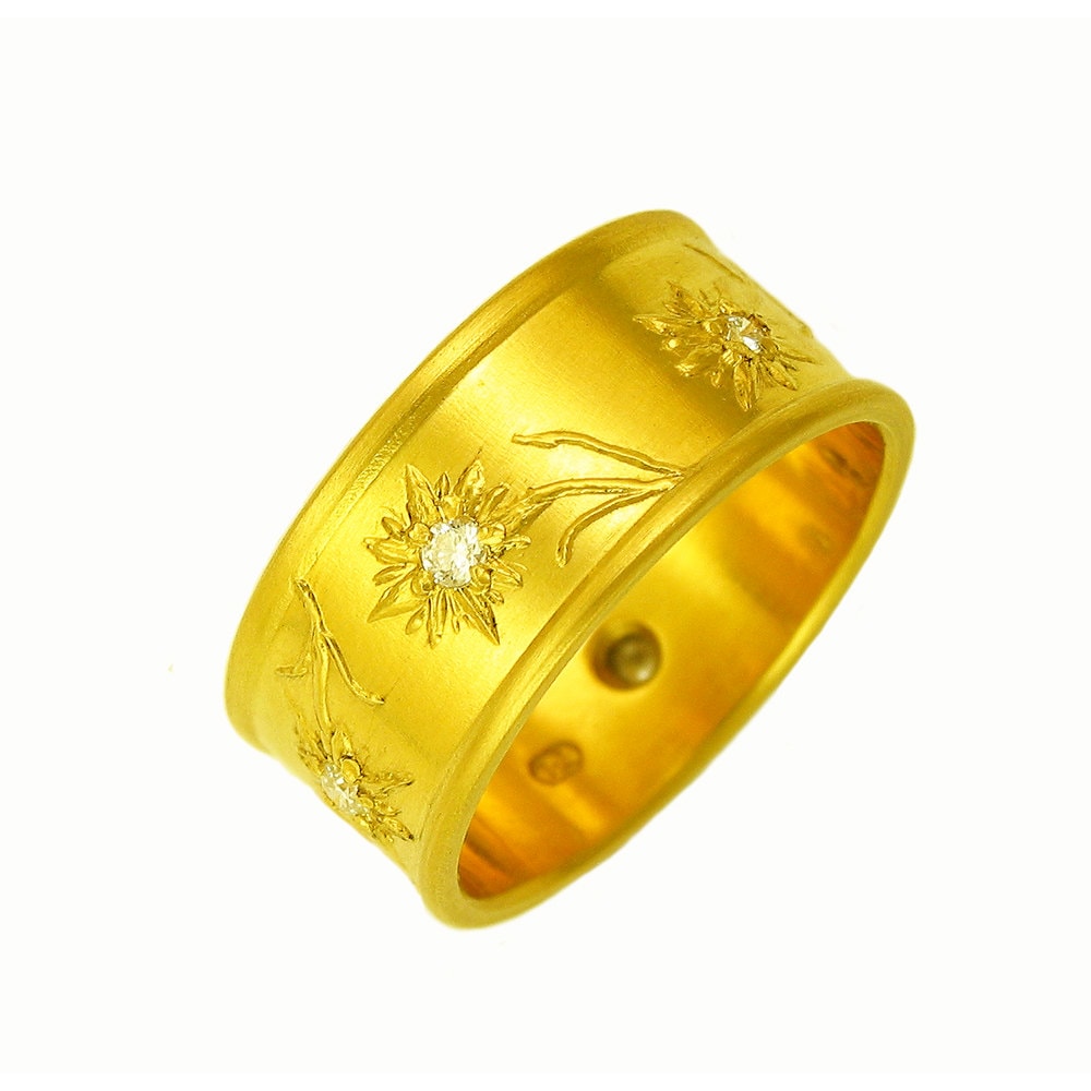 Edelweiß Ring mit Diamanten und 100 Prozent recyceltem 22k Gold MADE TO ORDER