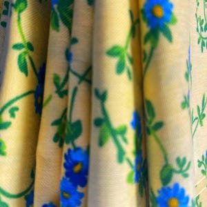 Zomerbries blauw op geel van Moda quiltkatoenstof- bthy