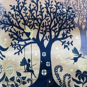 Lewis & Irene tejido con amor Hadas que brillan en la oscuridad borde de doble borde de algodón de Timeless Treasures