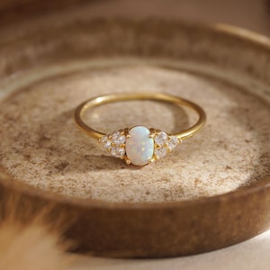 Bague opale minimaliste, bague opale diamant or, bague de promesse en argent sterling, bague tendance empilable, bijoux en opale, cadeau de demoiselle d'honneur pour elle