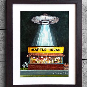 Puede incluir: Una pintura de acuarela de un OVNI flotando sobre un restaurante Waffle House por la noche. El OVNI est&aacute; proyectando una luz brillante sobre el edificio. Dos figuras alien&iacute;genas est&aacute;n de pie frente al restaurante. La pintura est&aacute; firmada "Don Cobb Art."