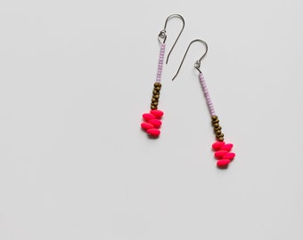 hot kiss earrings--dark olive/orchid pink/neon pink--clashing glass beaded earrings by budpnq