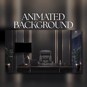 Puede incluir: Una escena de oficina con un escritorio negro, portátil, micrófono y lámpara frente a una silla de cuero negro. La pared tiene acentos dorados verticales, una pantalla montada y dos plantas. El texto dice ANIMATED BACKGROUND.