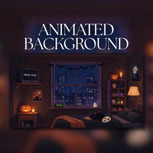 Op de afbeelding: Een geanimeerde digitale illustratie van een slaapkamer 's nachts met Halloween-decoratie. De tekst "ANIMATED BACKGROUND" staat bovenaan en een televisiescherm toont "PRESS PLAY". De kamer bevat een raam, een bed, een kat en planken.