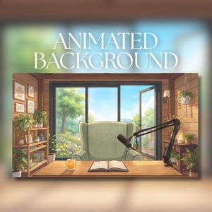 以下が含まれることがあります： アニメーション背景。明るい緑色の肘掛け椅子、開いた本と琥珀色の液体が入ったグラスが置かれた木製の机、ブームアームに取り付けられた黒いマイク、観葉植物や額縁入りのアートが飾られた棚がある居心地の良い部屋が描かれています。
