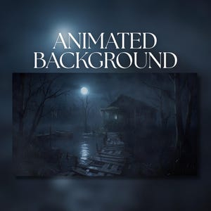 以下が含まれることがあります： 満月の夜の暗く霧深い沼地を描いたアニメーション背景。水辺には朽ち果てた木造の小屋があり、壊れた桟橋でつながっている。暗い水面には、枯れ木と小さなボートが浮かんでいる様子が描かれている。