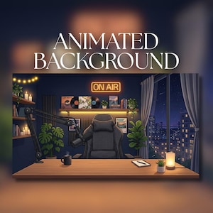 Könnte beinhalten: Ein animierter Hintergrund mit einem Studio-Setup, bestehend aus einem Schreibtisch, einem Gaming-Stuhl, einem Mikrofon an einem Gelenkarm und einem ON AIR-Neonschild. Regale mit Büchern, Pflanzen und Schallplatten sowie ein nächtlicher Stadtblick.