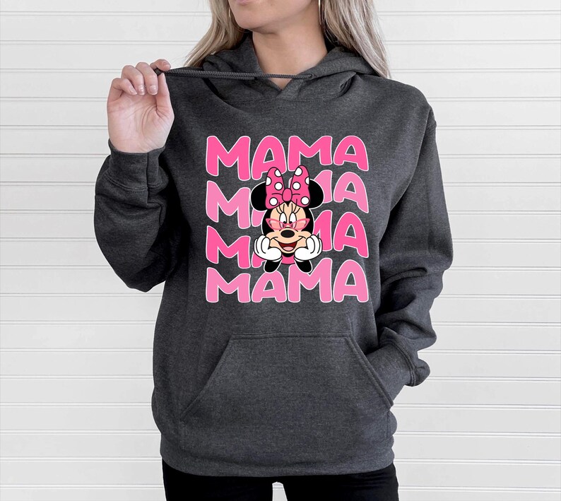 K&ouml;nnte beinhalten: Handgefertigtes Holzschild mit dem Wort "Welcome" in verspielter Schrift. Das Schild ist wei&szlig; lackiert mit einem Used-Look und hat ein kleines, dekoratives Herz. Ideal f&uuml;r eine Eingangst&uuml;r oder einen Flur.