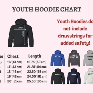 K&ouml;nnte beinhalten: Eine Gr&ouml;&szlig;entabelle f&uuml;r Kinder-Hoodies mit Brust- und L&auml;ngenma&szlig;en in cm. Die Tabelle umfasst die Gr&ouml;&szlig;en XS bis XL, mit Brustma&szlig;en von 41 cm bis 51 cm und L&auml;ngen von 52 cm bis 65 cm. Die Tabelle zeigt auch Beispiele f&uuml;r Hoodies in verschiedenen Farben.