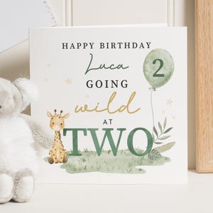Biglietto di compleanno per il secondo compleanno, Biglietto di compleanno per bambino, Biglietto personalizzato con giraffa, Biglietto di compleanno per figlio, Biglietto di compleanno "Wild Two", Biglietto di compleanno safari immagine 1