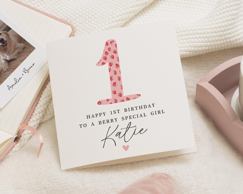 Carte de 1er anniversaire pour fille, carte de premier anniversaire personnalisée, carte d'anniversaire baies, carte d'anniversaire pour fille, carte d'anniversaire mignonne image 1