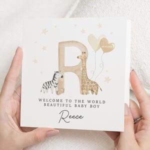 Gepersonaliseerde nieuwe babyjongenkaart, gefeliciteerd nieuwe babyjongen, Welcome To The World-kaart, Giraffe-babykaart gepersonaliseerd, kraamcadeau