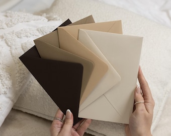 Sobres en tono marrón para invitaciones de boda, tamaño C6, 5x7 o C5 (cacao, galleta, trufa, almendra).