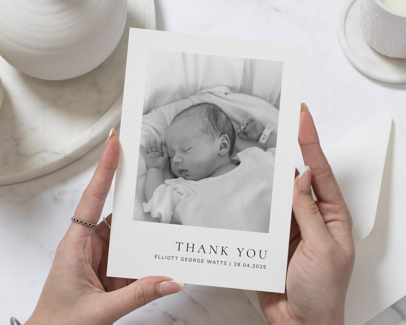 Cartes de remerciement photo noir et blanc pour bébé, nouvelles cartes de remerciement photo de bébé, carte de remerciement personnalisée bébé, faire-part de bébé image 1
